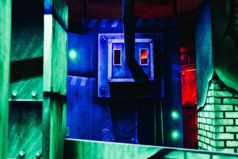 Kortrijk: Ultimate Laser Tag Experience  3 Games + Drink - The Breaks and Drinks
