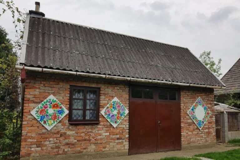 Krakow: Guided Day Tour of Zalipie Village & Museum Entry - Visiting the Felicja Curylowa Museum