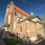 Krakow: Jewish Quarter Kazimierz Guided Walking Tour - Exploring the Modern Vibe of Kazimierz