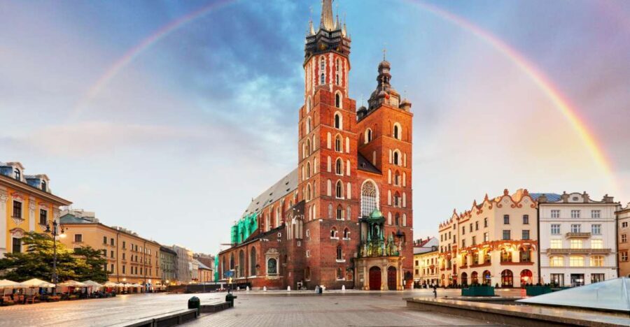 Krakow: Old Town Highlights Private Walking Tour - What to Expect from the Tour