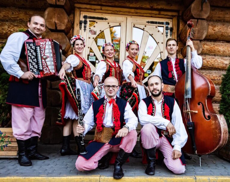 Krakow: Polish Folk Night with Dinner and Unlimited Drinks - The Dinner and Buffet – Is It Worth It?