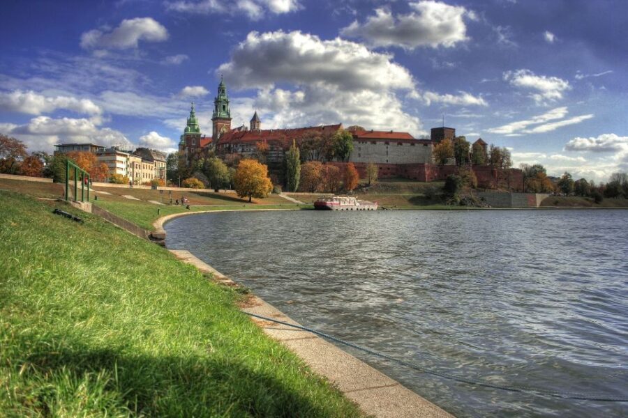 Krakow: Skip-the-Line Wawel Castle & Old Town Guided Tour - Walking the Royal Route