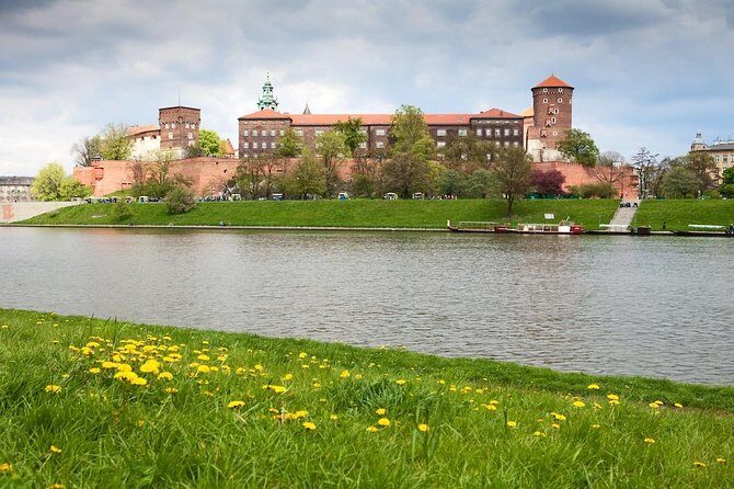 Krakow: Wawel Castle & Cathedral and Wieliczka Salt Mine Guided Tour with Lunch - Practical Details and Considerations