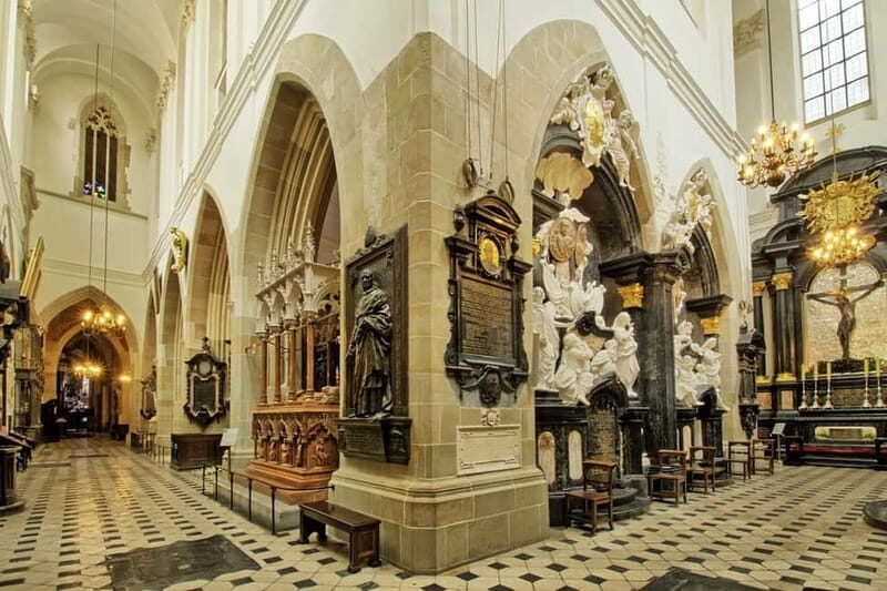 Krakow: Wawel Cathedral Guided Tour with Admission Tickets - Practical Details and Considerations