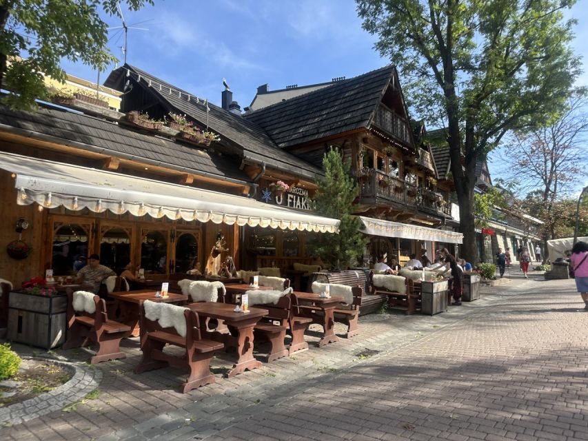 Krakow: Zakopane & Chocholowskie Thermal Bath Full-Day Trip - Exploring Chochołów Village and Highlander Culture