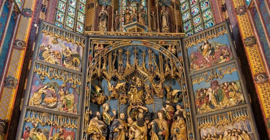 Krakow's Old Town Quick Review & St. Mary's Basilica Visit - What to Expect on This Tour