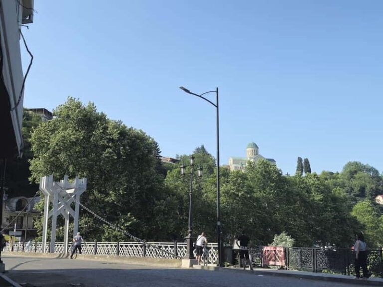 Kutaisi: Guided Walking Tour with Local Snack - What’s Included & What to Keep in Mind