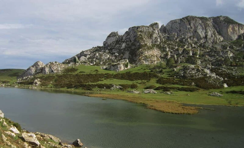 Lakes of Covadonga and Sanctuary of Covadonga: Guided and interpreted tour - Who Should Consider This Tour?