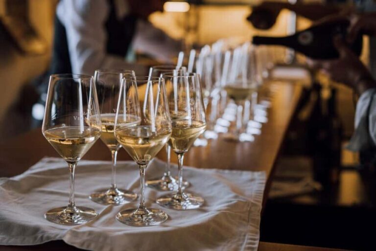 Lanzarote: Vineyard Tour & Wine Tasting with Cheese - What Travelers Say