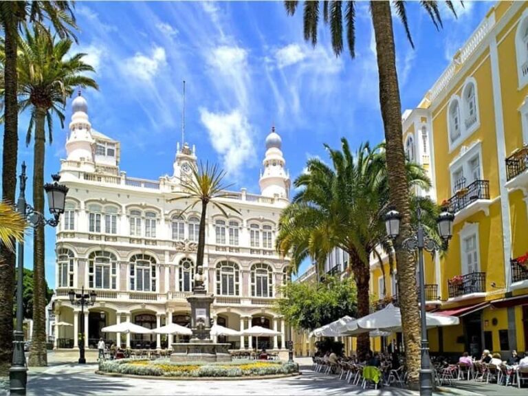 Las Palmas de Gran Canaria: Historic Quarter Tour on your phone - Practical Considerations