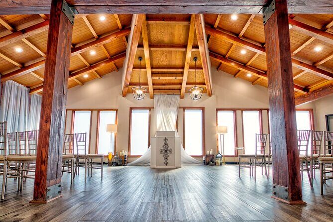 Las Vegas Wedding at The Little Vegas Chapel - What Makes It Special: The Highlights