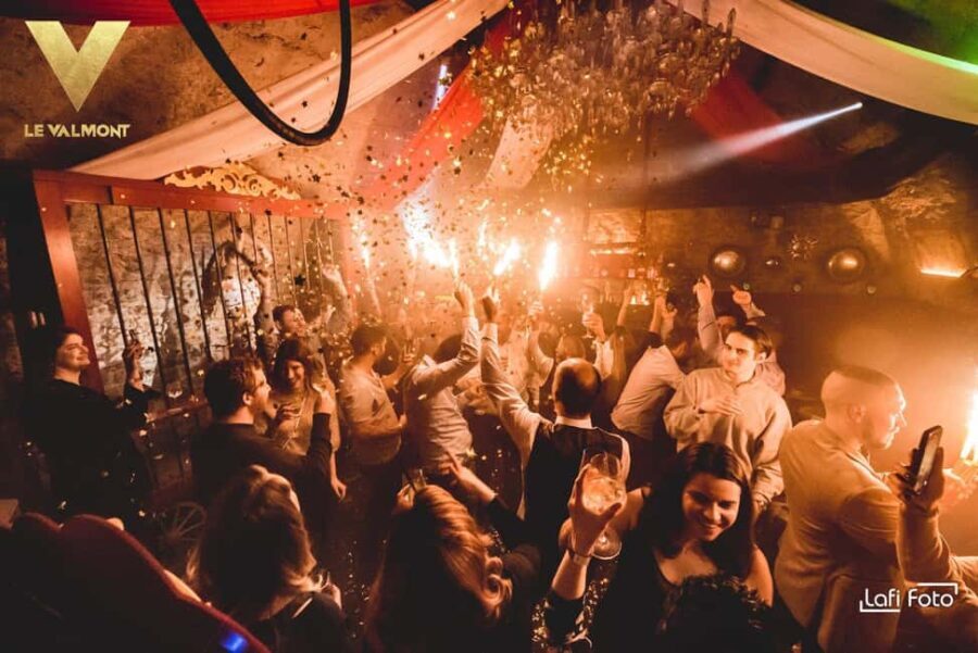 Le Valmont NYE with Open Bar, Live Music & Dj - Who Should Consider This Experience?