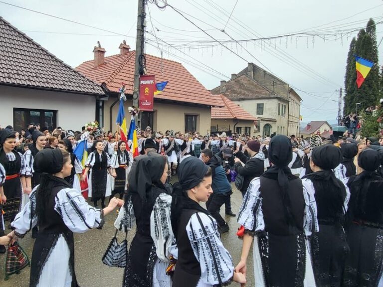 Learning toghether Transylvanian dances in Sibiu - An In-Depth Look at the Experience