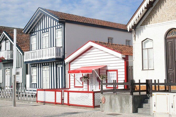 Leave Porto and go walk along the Passadiços do Paiva, Arouca - Final Stop: Estatua de Vimara Peres