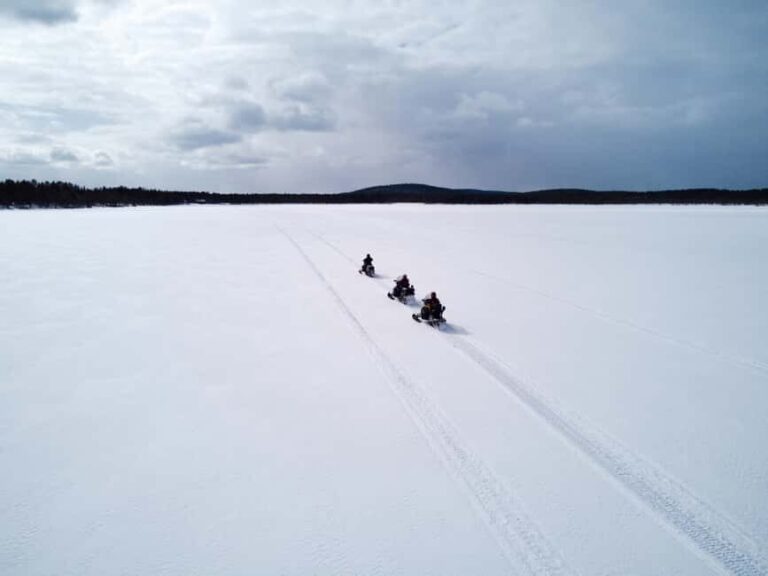Levi: 2-Hour Snowmobile Safari Led by Local Guides - The Riding Experience — Sharing and Switching