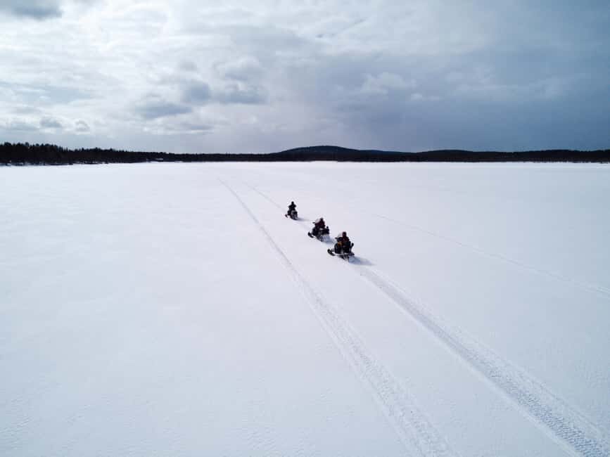 Levi: 2-Hour Snowmobile Safari Led by Local Guides - The Riding Experience — Sharing and Switching