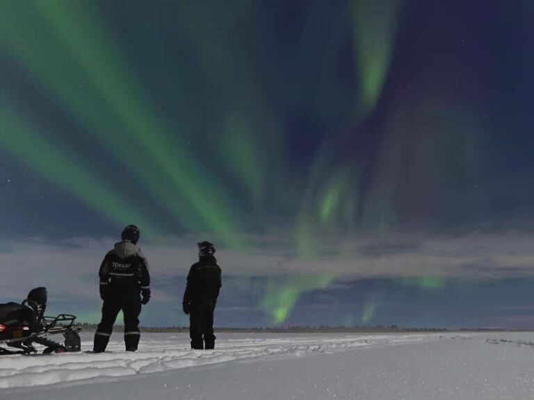 Levi: Northern Lights Hunting with Minivan - An Honest Look at the Experience