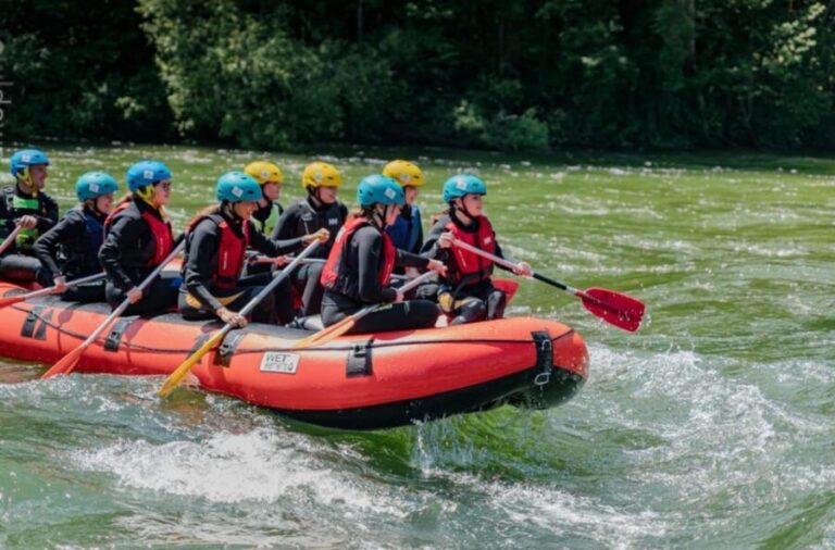 Light rafting tour for adults & families with children aged 8 and over - The Highlight: Jumping from the Bridge