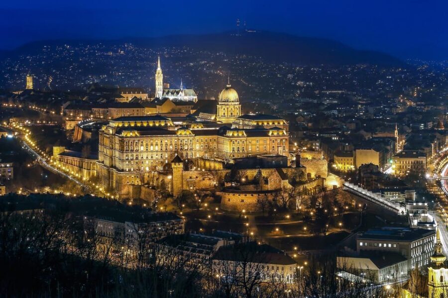 Light up Budapest: Private 2-hour night tour by luxury car - Exploring Budapest at Night: What to Expect
