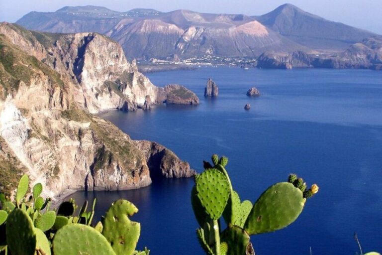 Lipari: Boat Tour of Vulcano Island with Disembarkation Stop - What’s Included and What’s Not