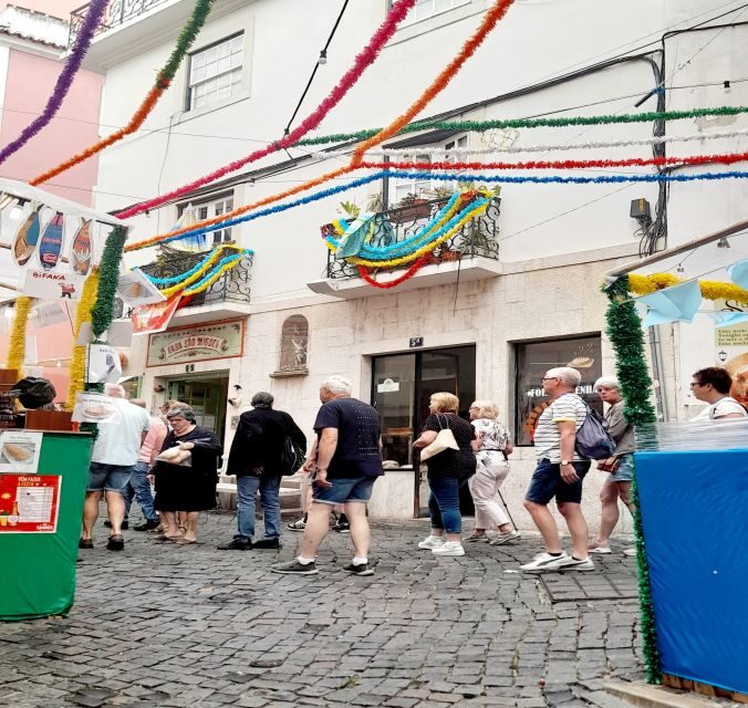 Lisbon: 2 hours Private City Highlights Tuk-Tuk Tour for two - What’s Included and What’s Not