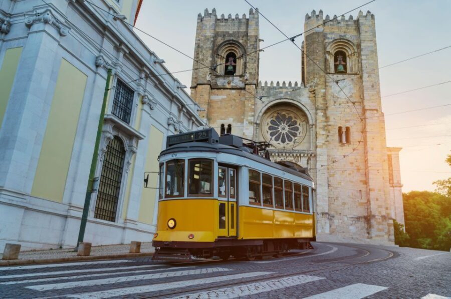 Lisbon: Capture the most Photogenic Spots with a Local - The Stops and the Photos