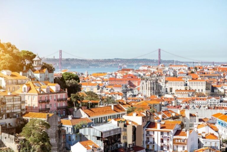 Lisbon: Express Walk with a Local in 60 minutes - Meeting Point and Practicalities