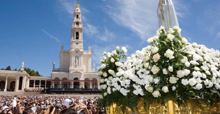 Lisbon: Fátima, Nazaré and Óbidos Full-Day Private Tour - A Day of Contrasts: What This Tour Offers