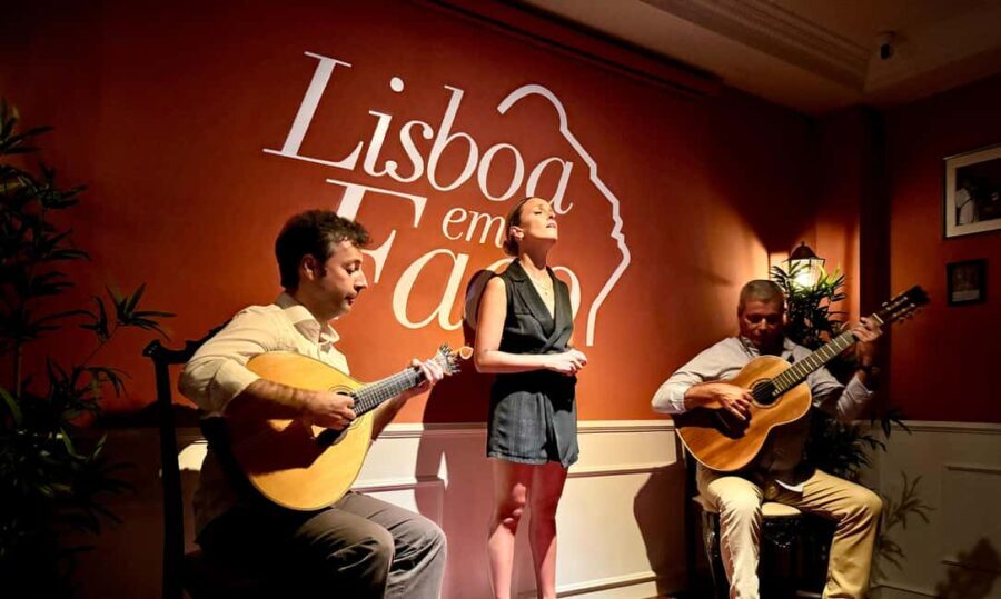 Lisbon: Live Fado Show with Port Wine at Lisboa em Fado - The Performance: Authentic Fado in a Cozy Setting