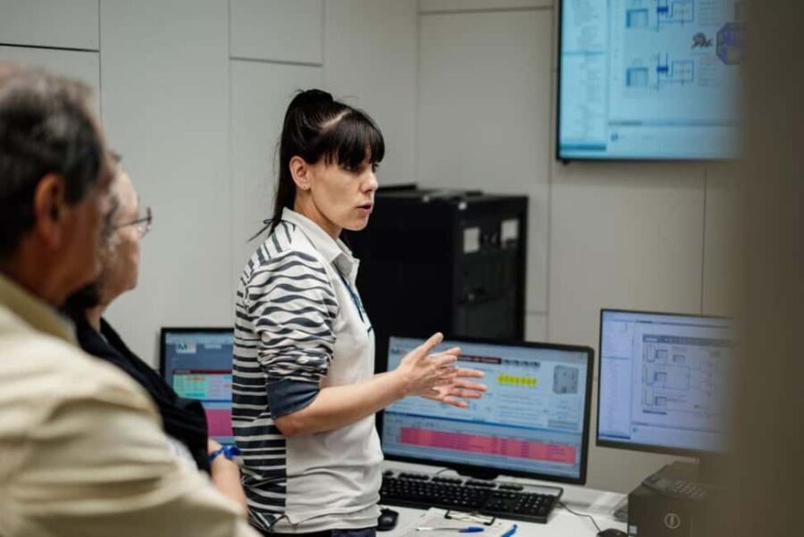 Lisbon: Oceanário de Lisboa Guided Tour & Behind the Scenes - The Habitats and Exhibits
