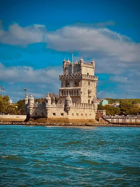 Lisbon On a Sailboat - Cultural Facts and Sailing Experience - The Itinerary: What to Expect