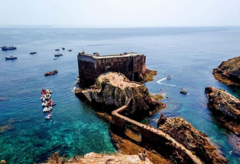 Lisbon: Peniche, Berlenga & Mafra Palace Private Day Trip - Exploring Peniche and the Berlengas Archipelago