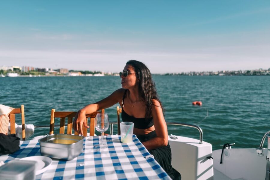 Lisbon: Private Luxury Catamaran Tour with Welcome Drink - What Makes This Tour Stand Out