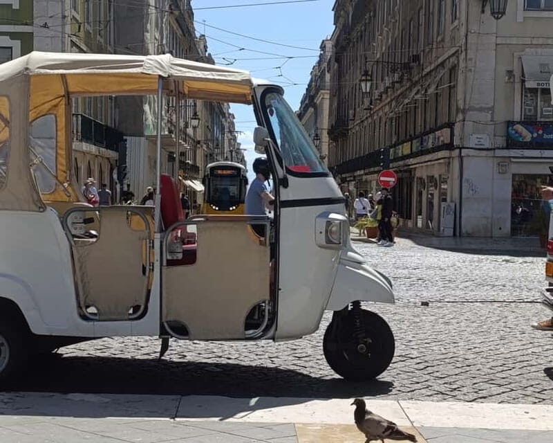 Lisbon: Private Tour in a Piaggio Ape Calessino - Key Points