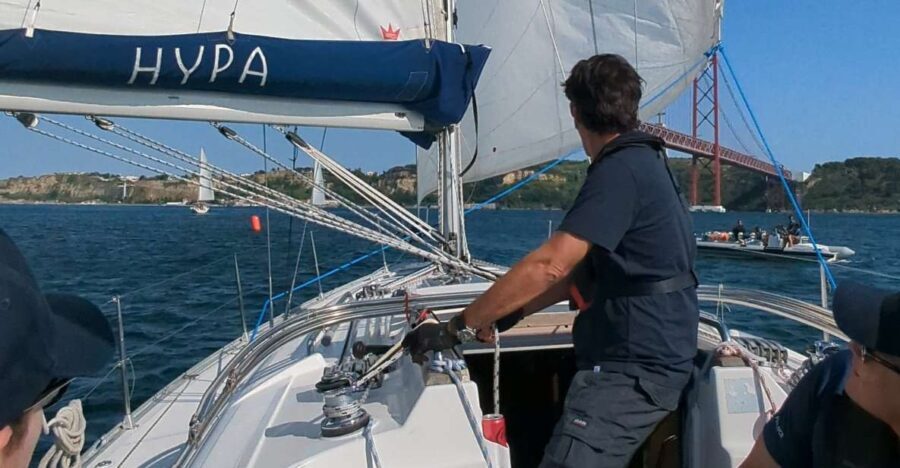 Lisbon: Sailing Initiation - 2 or 4 hours - The Experience for Different Travelers