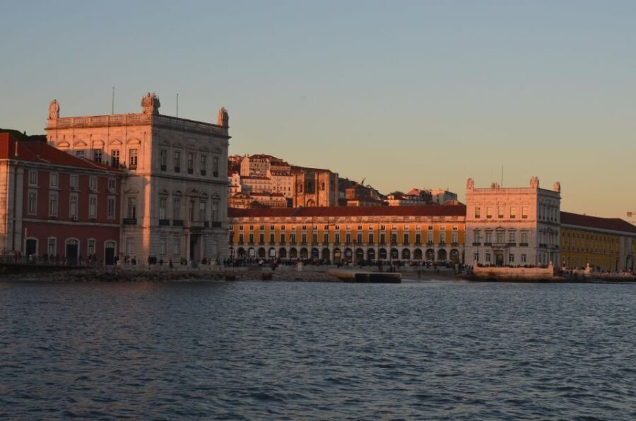 Lisbon Sunset Group Boat Tour - Lisbon Sunset Group Boat Tour: A Detailed Look