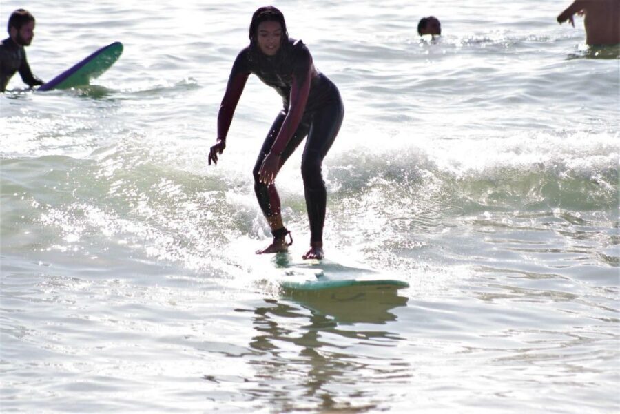 Lisbon: Surf Lesson - Equipment and Safety