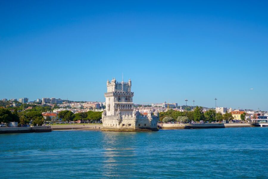 Lisbon: Tagus River Cruise with Welcome Drink - What to Expect During the Cruise