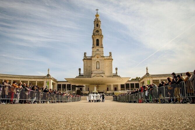 Lisbon: Tour to Fatima, Battle, Nazareth and Obidos (proof of ginja)! - Analyzing the Value