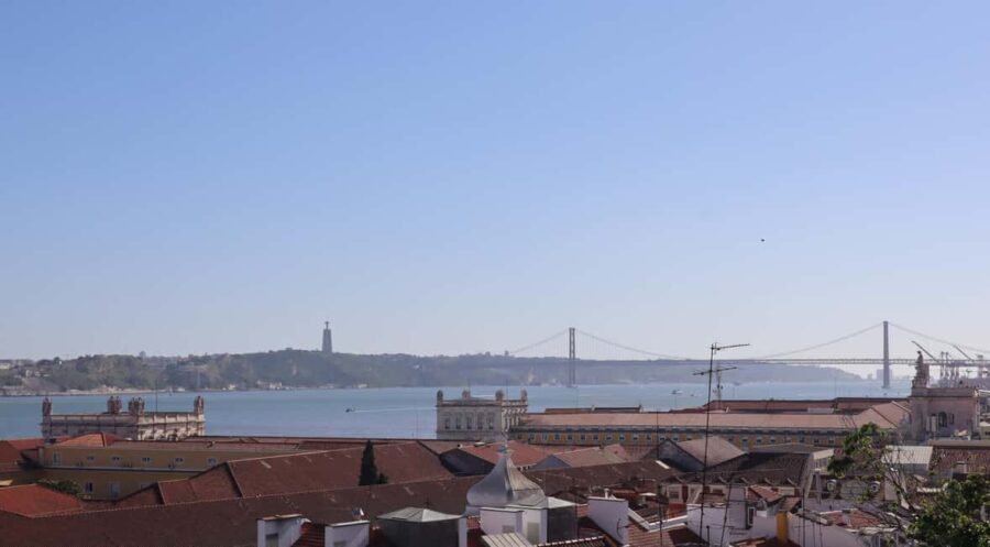 Lisbon: Walking Tour with Local Historian - Navigating Alfama’s Winding Streets