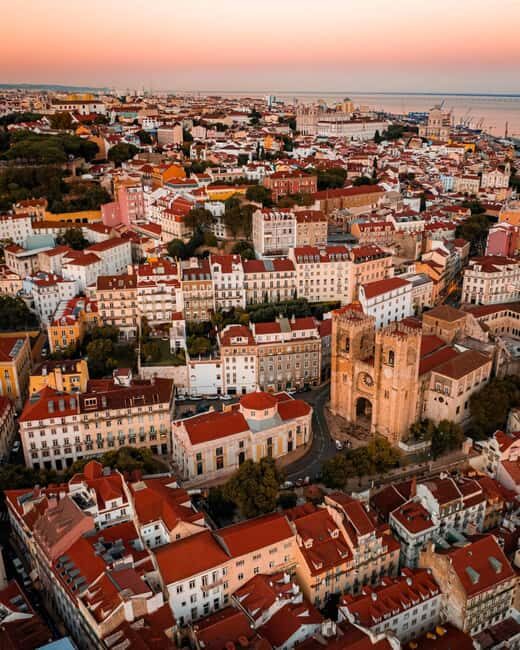 Lisbon with Tukxi: Sunset TukTuk Tour with Local Flavors - The Itinerary: Flow and Flow-Through