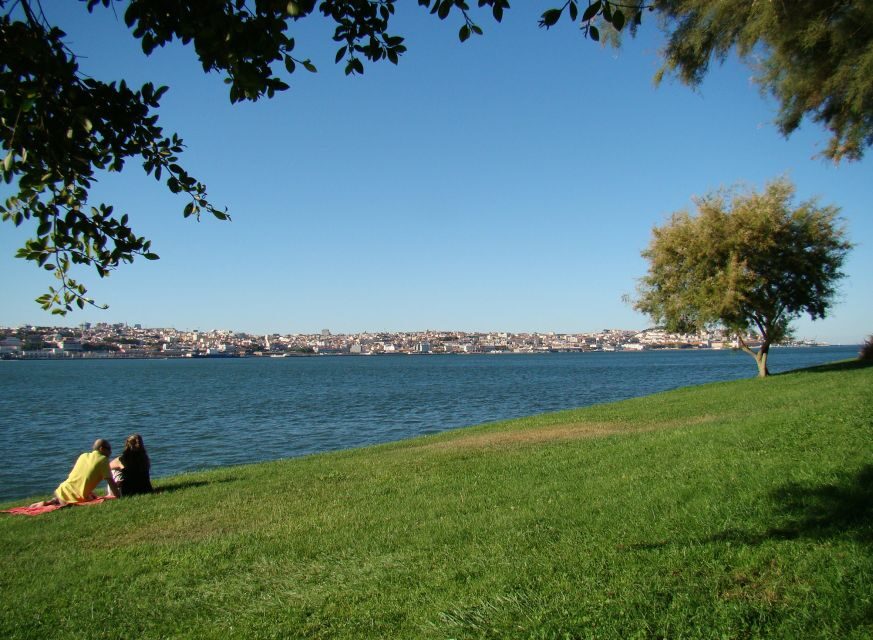 Lisbons South Side, River Tejo & 3-Hour Walking Tour - The Guides and Reviews