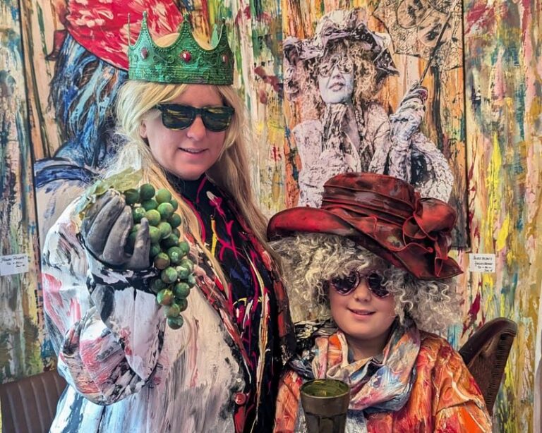 Living color - be a part of art - What is Living Color? A Calm yet Creative Escape