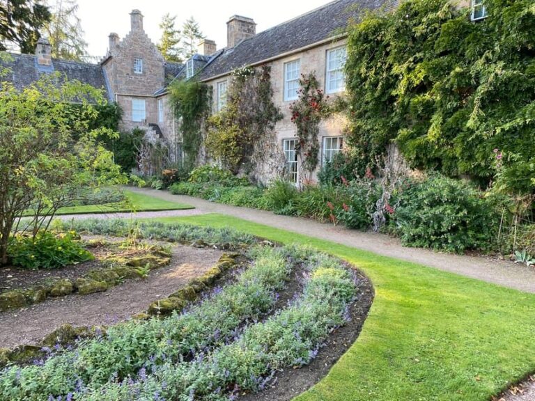 LOCH NESS, CULLODEN, AND CLAVA CAIRNS TOUR. From Invergordon - FAQs