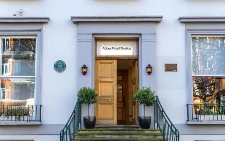 London: Beatles Magical Mystery Tour; Abbey Road, Savile Row - What to Expect and Practical Tips