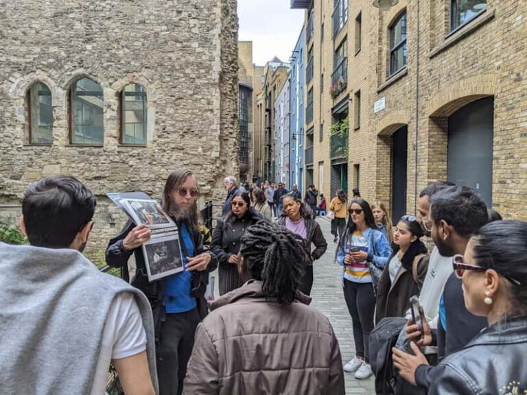 London Bridge Walking Tour: Homelessness Revisited - Breaking Down the Itinerary