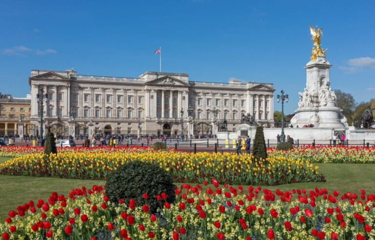 London: Changing of the Guard and Royal Palaces Walking Tour - The Practicalities: What’s Included and What Not