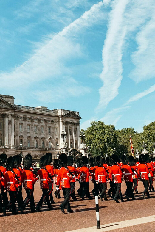 London: Changing of the Guard Experience Private Tour Guide - FAQ