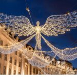 London: Christmas Lights Walking Tour - The Guide and the Atmosphere