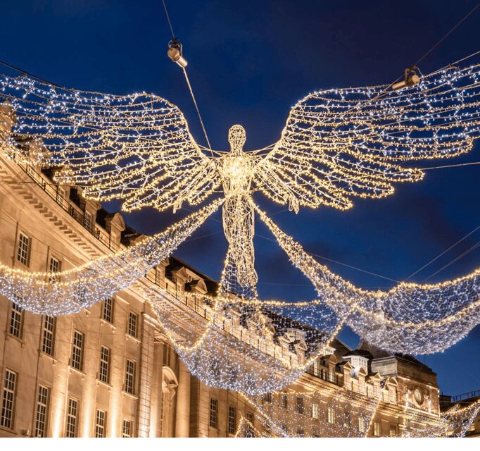 London: Christmas Lights Walking Tour - The Guide and the Atmosphere